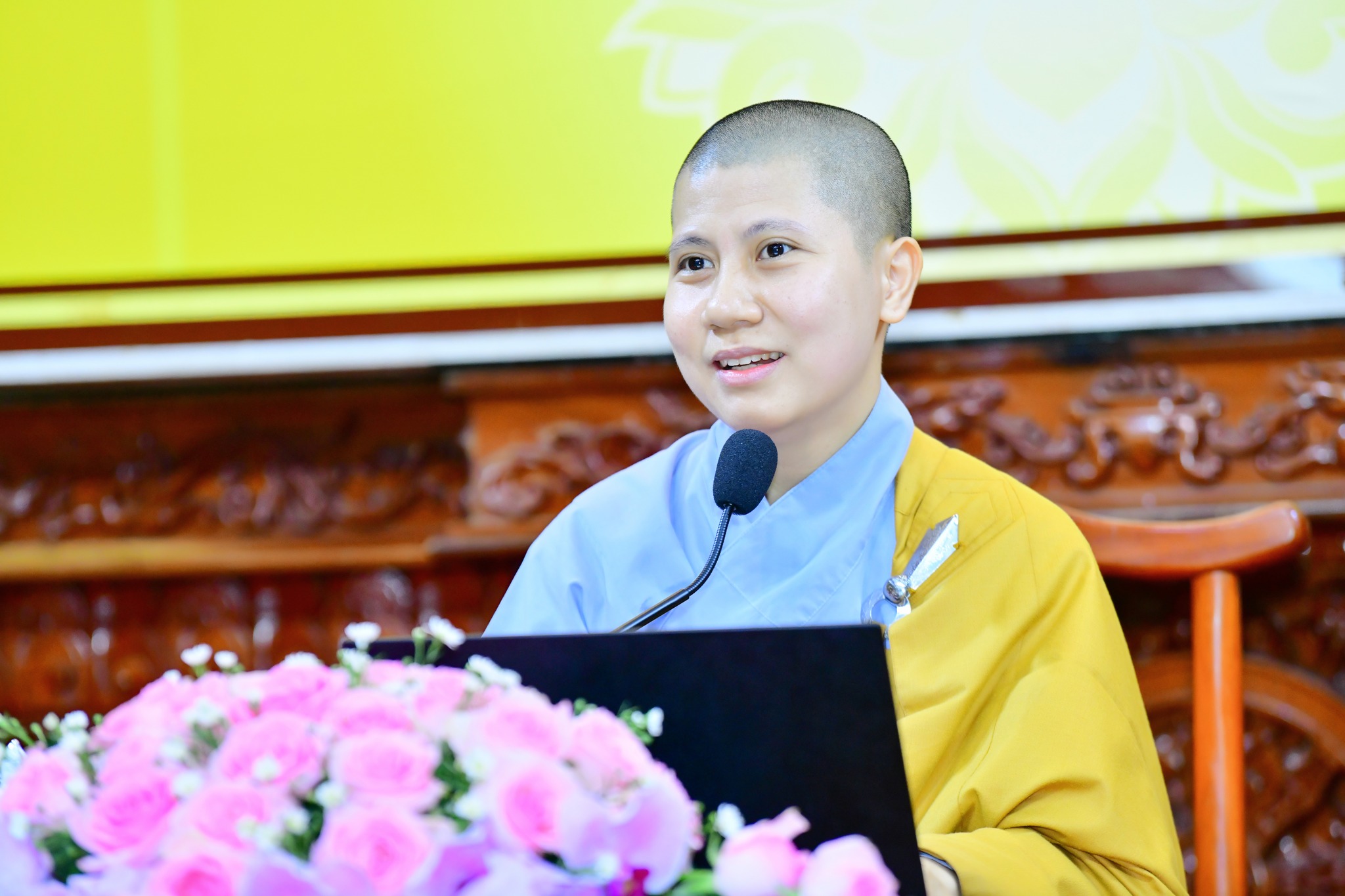 Sư cô Giác Lệ Hiếu thuyết pháp cho hơn 2.000 Phật tử Khóa tu Ngày An lạc tại chùa Giác Ngộ