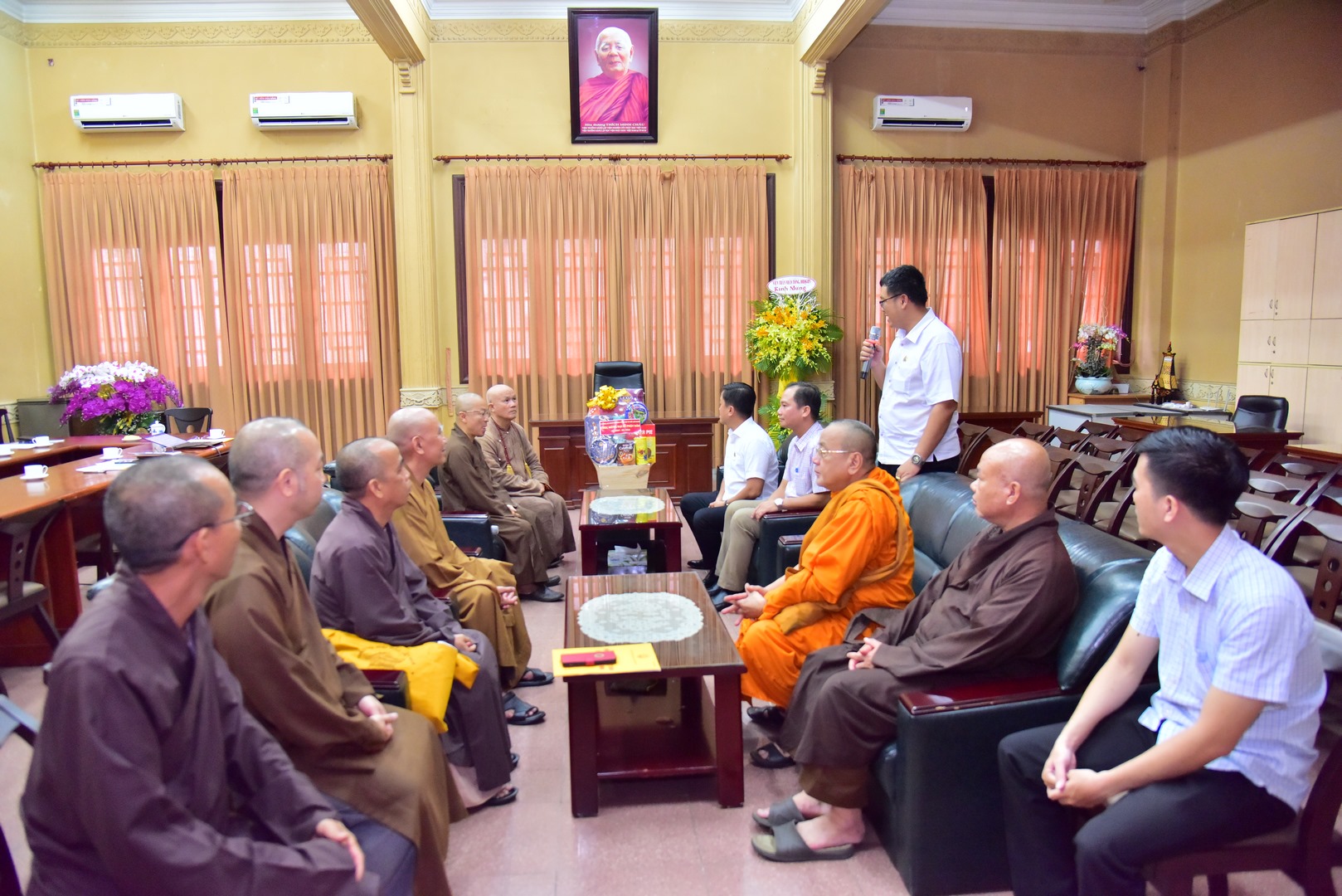 Phòng An ninh nội địa, Công an TP.HCM đã đến thăm, chúc mừng Phật đản Hội đồng Điều hành Học viện PGVN tại TP.HCM