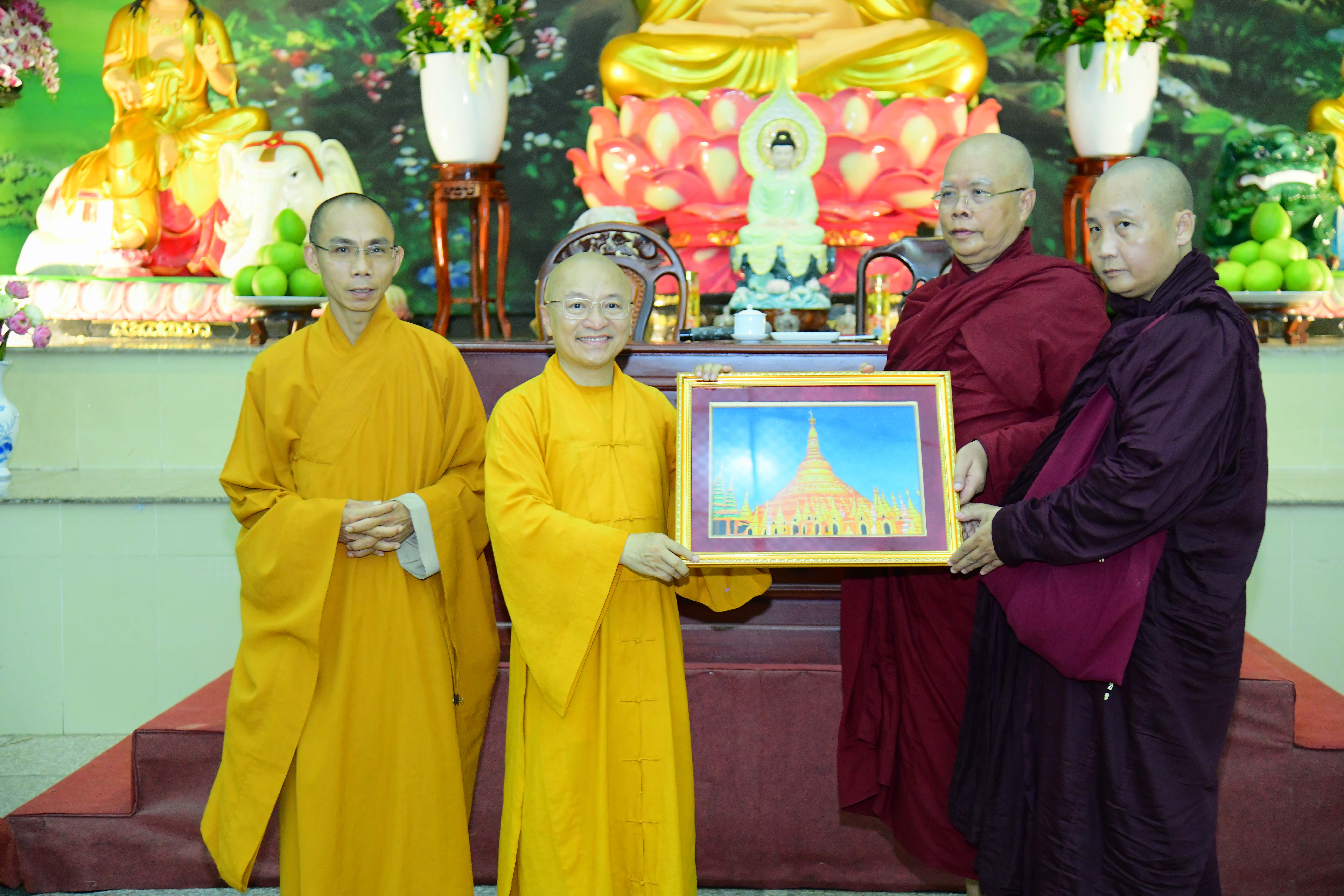 Đoàn Phật Giáo Miến Điện thăm Học viện PGVN tại TP.HCM cơ sở 2