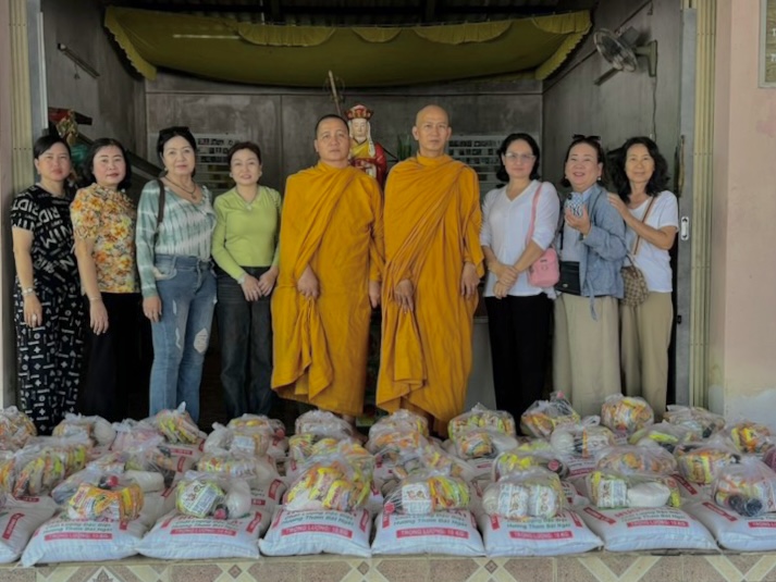 Hội từ thiện chùa Bửu Linh phát 40 suất quà tại tịnh xá Ngọc Điền