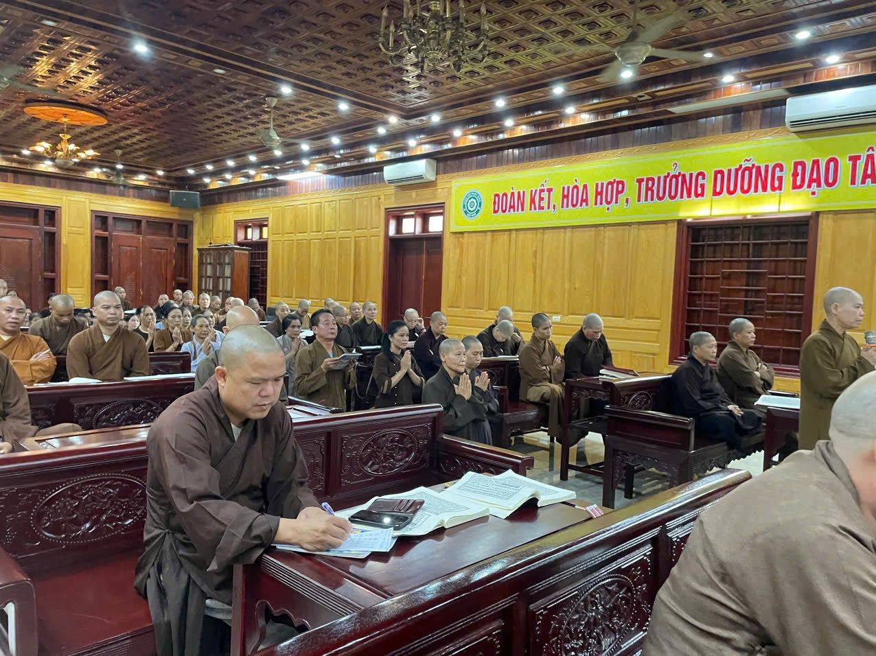 SƯ THẦY CÙNG PHẬT TỬ CHÙA TRÙNG QUANG THÀNH KÍNH CÚNG DƯỜNG TRƯỜNG HẠ CƠ SỞ 2 CHÙA PHÁP ĐIỆN